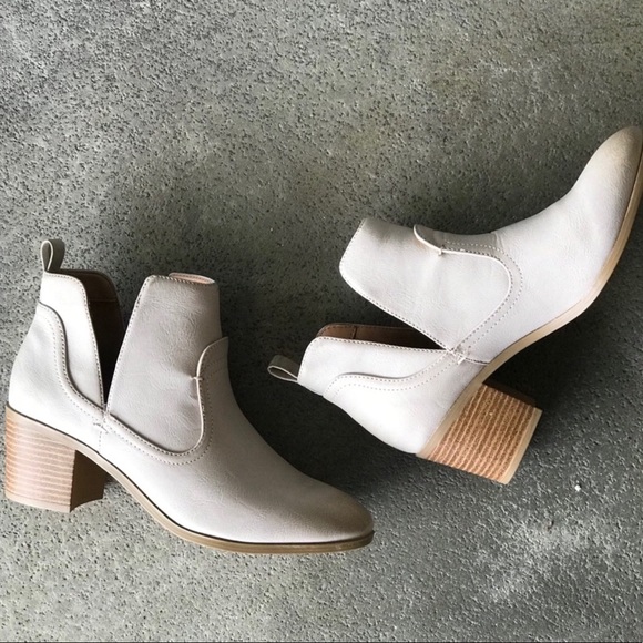 Qupid Stone White Slip-On Western Booties Sz 10 - Picture 5 of 8